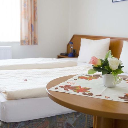 Hotel Zum Wikinger à Neßmersiel Extérieur photo