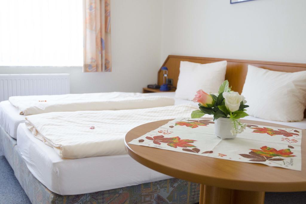 Hotel Zum Wikinger à Neßmersiel Extérieur photo