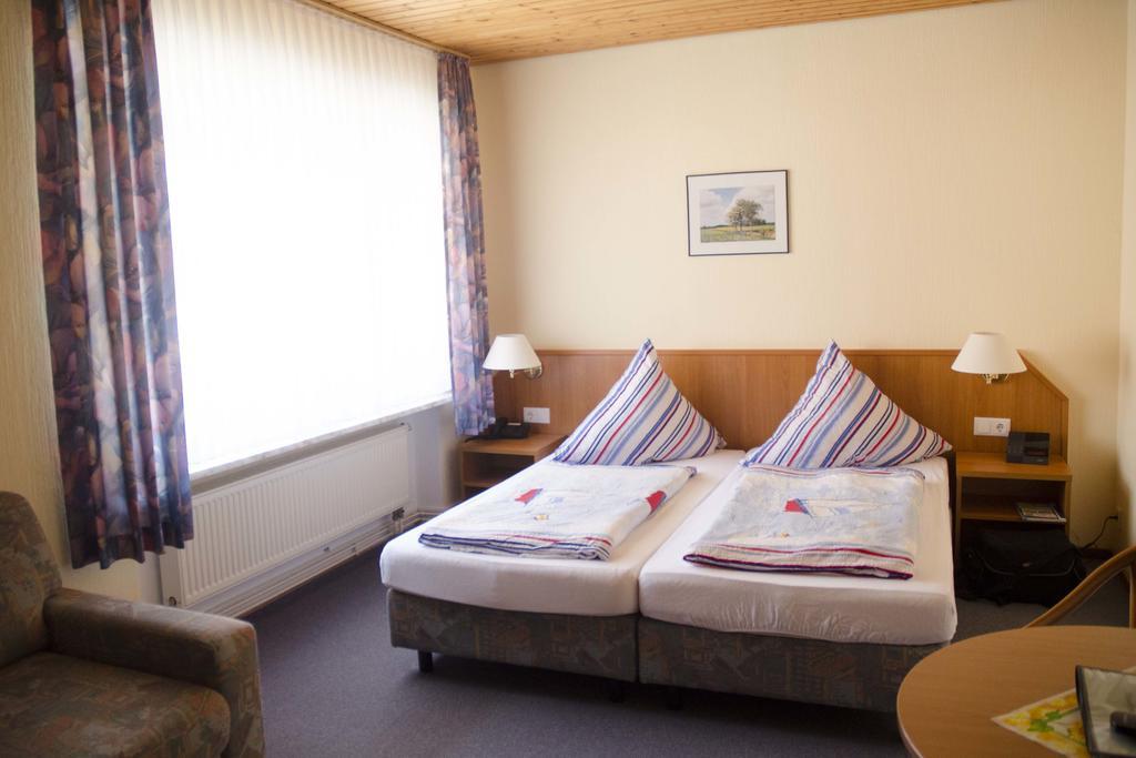 Hotel Zum Wikinger à Neßmersiel Extérieur photo