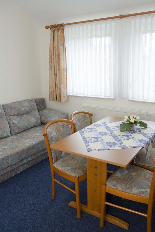 Hotel Zum Wikinger à Neßmersiel Extérieur photo