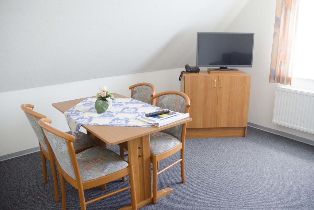 Hotel Zum Wikinger à Neßmersiel Extérieur photo