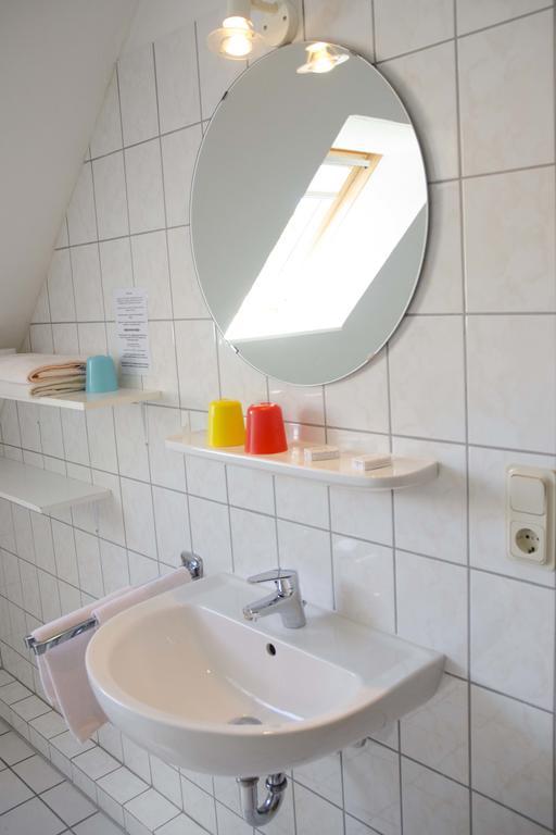 Hotel Zum Wikinger à Neßmersiel Extérieur photo